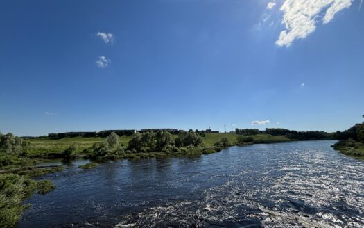 Большой дом в коттеджном поселке Товарково