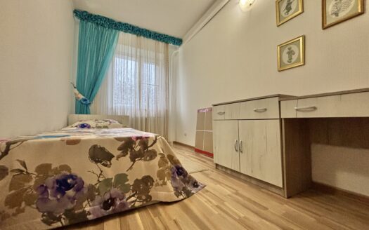 Большой дом в коттеджном поселке Товарково