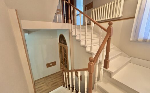 Большой дом в коттеджном поселке Товарково