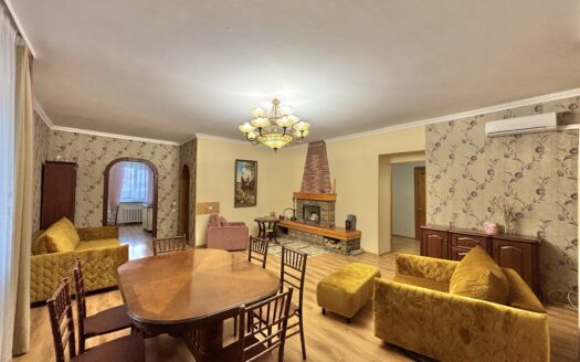 Большой дом в коттеджном поселке Товарково