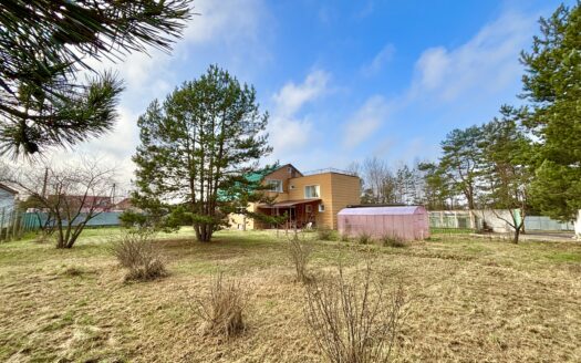 Большой дом в коттеджном поселке Товарково