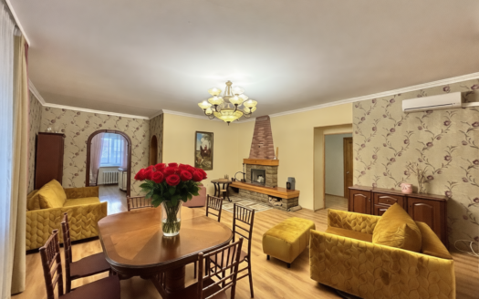 Большой дом в коттеджном поселке Товарково