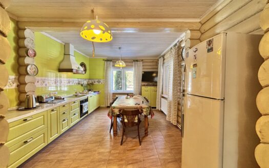 Дом из Бревна в Окружение Хвойных Лесов, Первая Линия Реки Угра