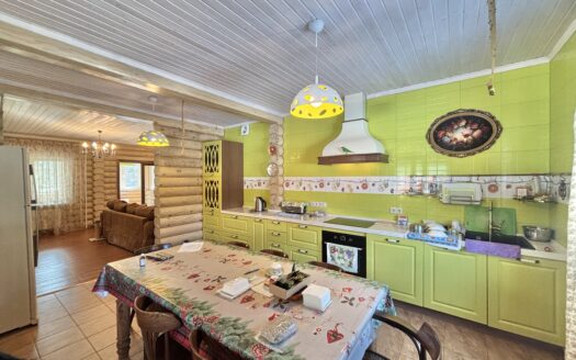 Дом из Бревна в Окружение Хвойных Лесов, Первая Линия Реки Угра