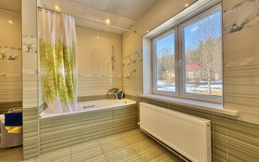 Дом из Бревна в Окружение Хвойных Лесов, Первая Линия Реки Угра