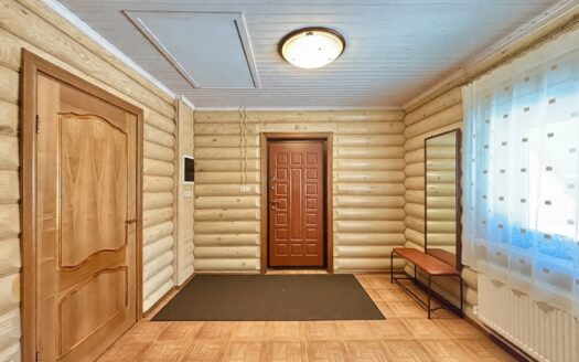 Дом из Бревна в Окружение Хвойных Лесов, Первая Линия Реки Угра